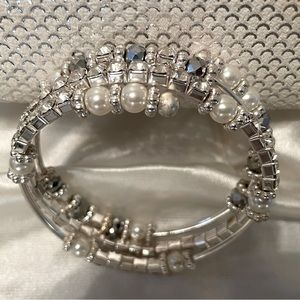 NWOT Faux Pearl and Rhinestone Multi Gem Flex Bracelet White